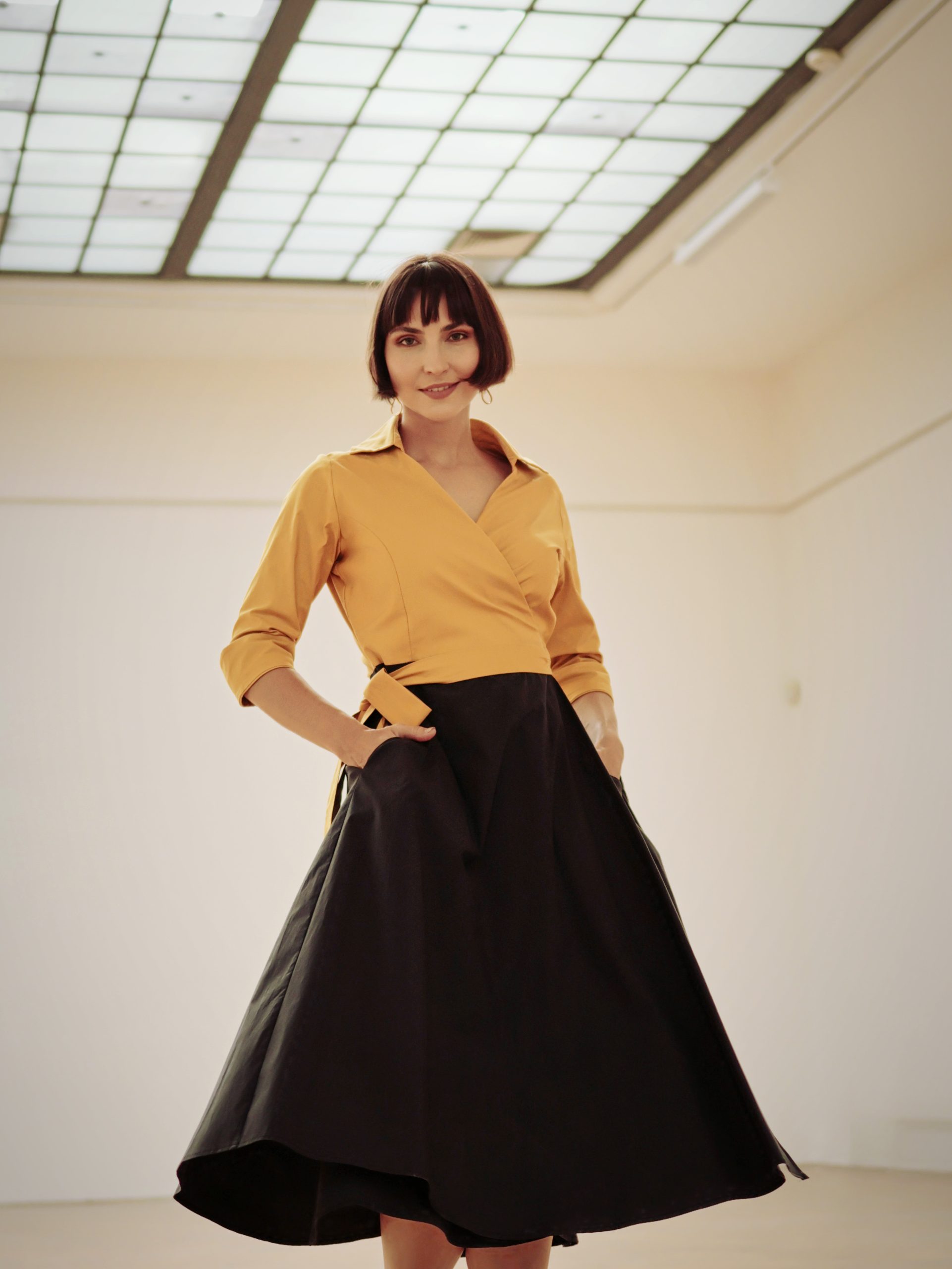 Šaty Zavinovací žlutočerné4