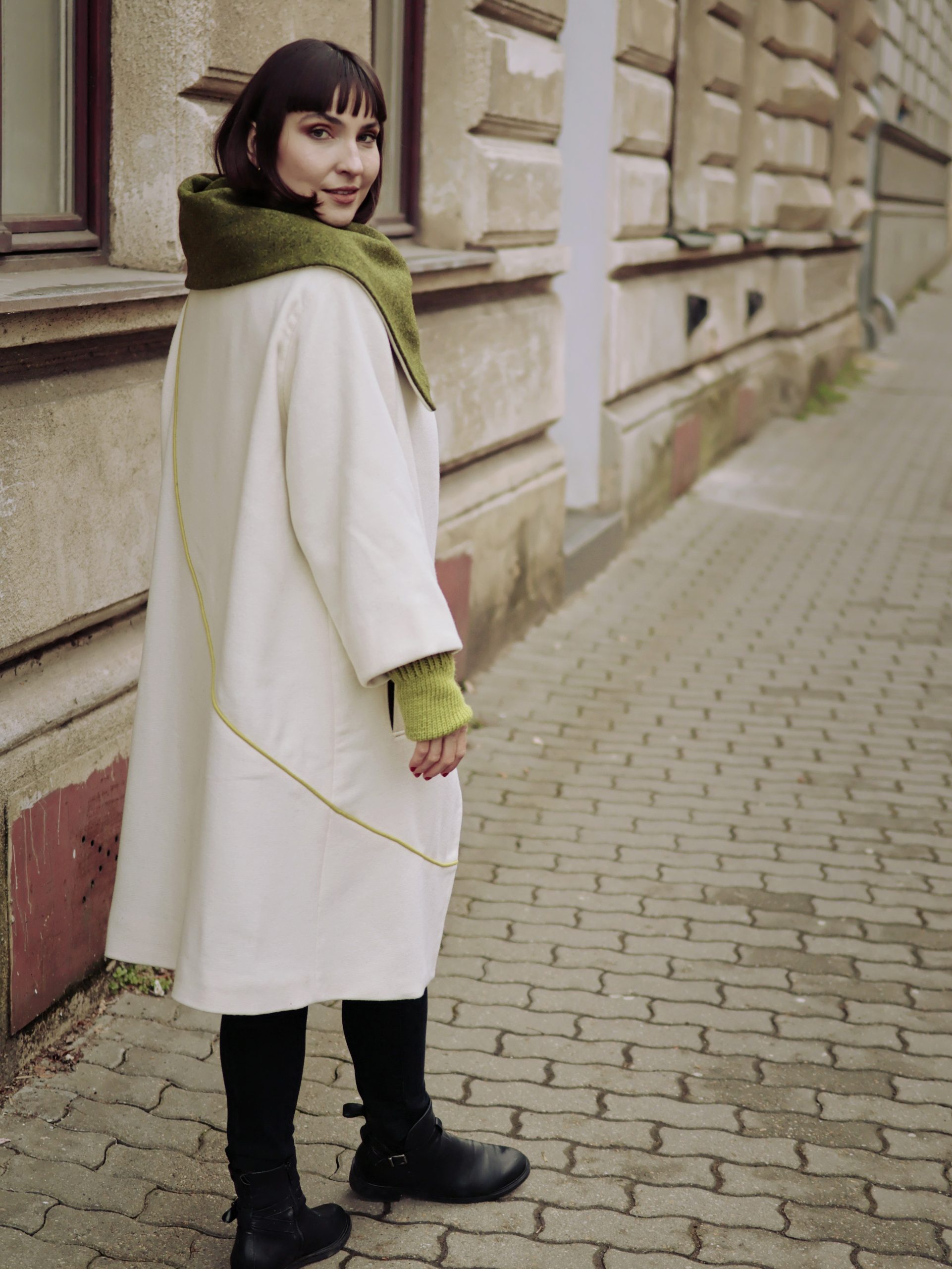 kabát s náplety bílozelený2