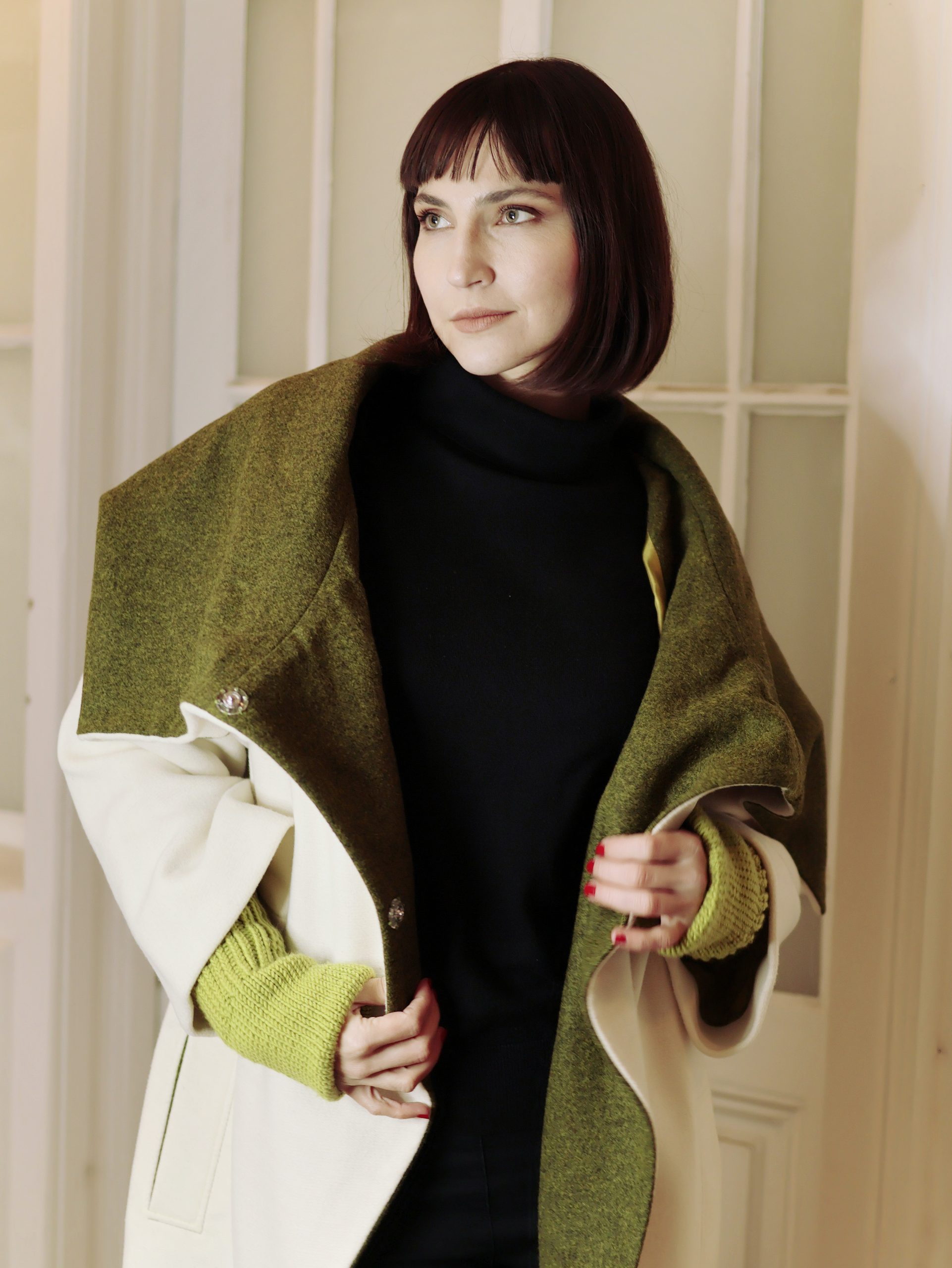 kabát s náplety bílozelený3