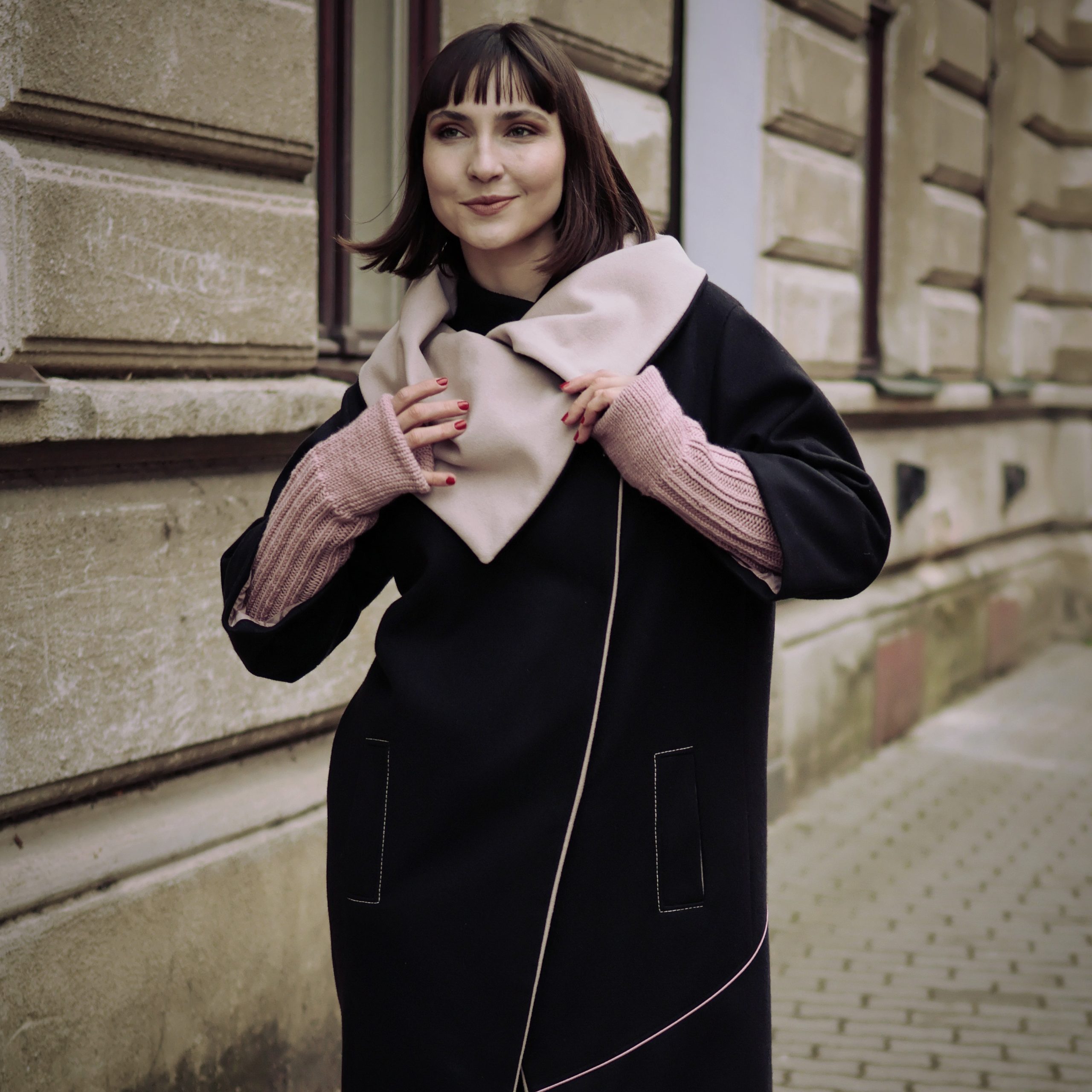 kabát s náplety černorůžový3