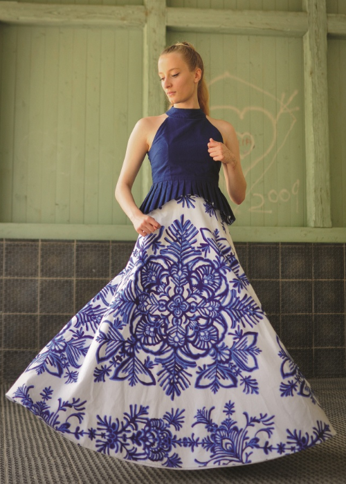 Sukně bílá s modrým tiskem