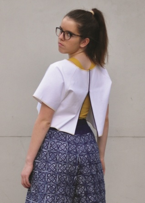 Top bílý s otevřenými zády